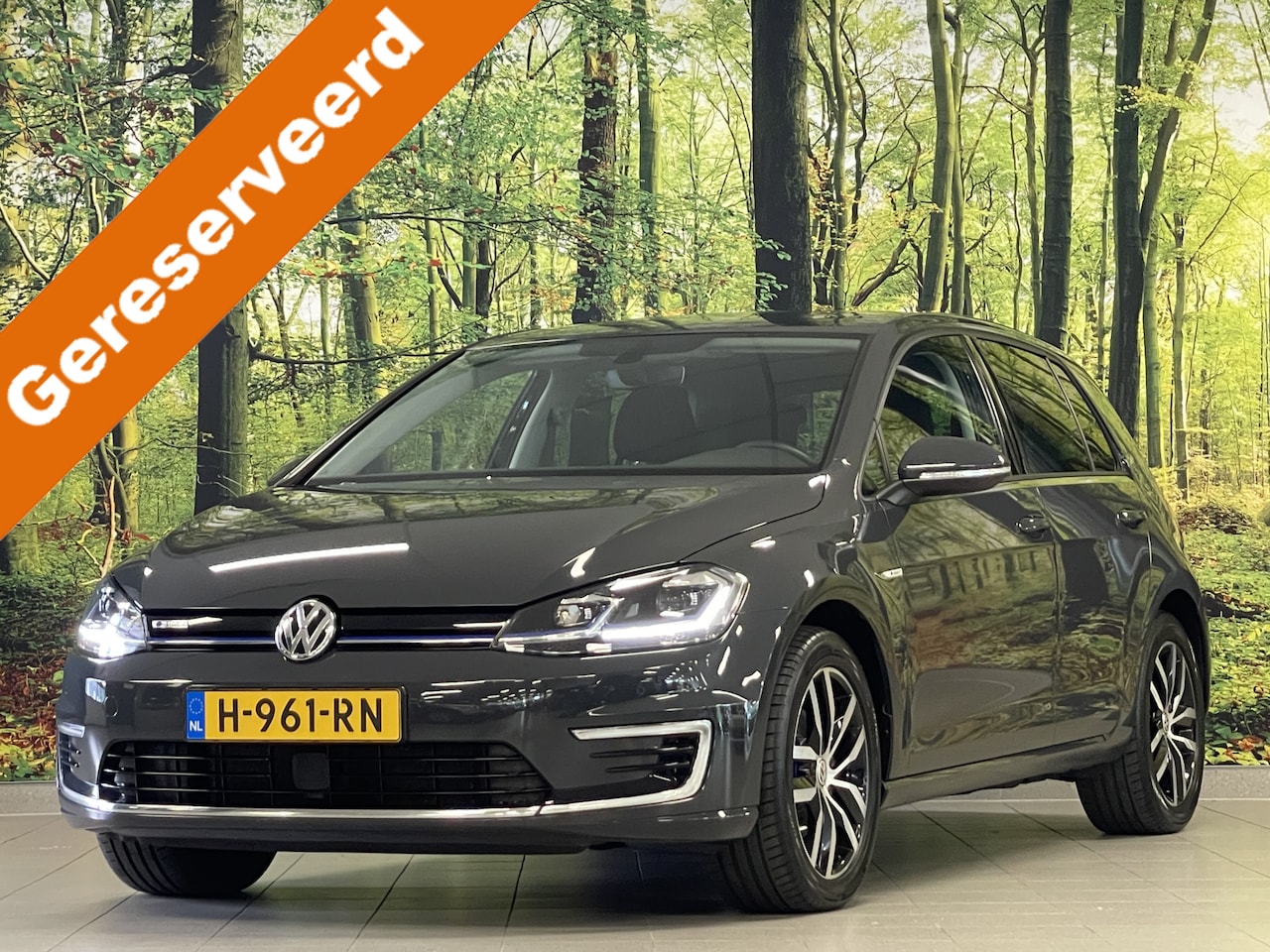 Volkswagen e-Golf - E-DITION | Warmtepomp | SOH 91% | Apple Carplay | Android Auto | Navigatie | Adaptieve Cru - AutoWereld.nl
