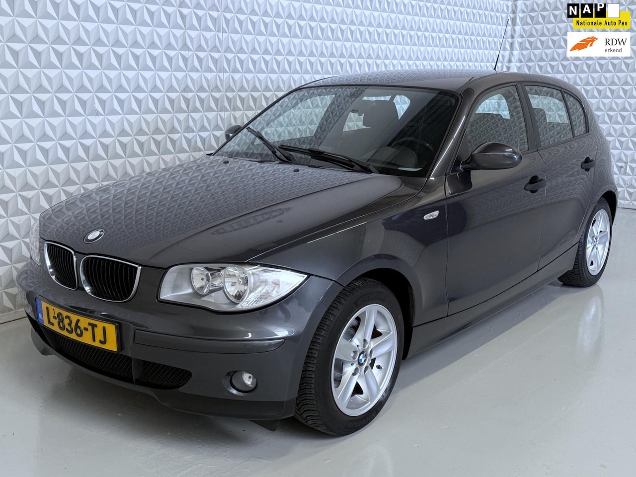 BMW 1-serie - 118i Airco Clima Cruise Trekhaak Navigatie (2005) - AutoWereld.nl