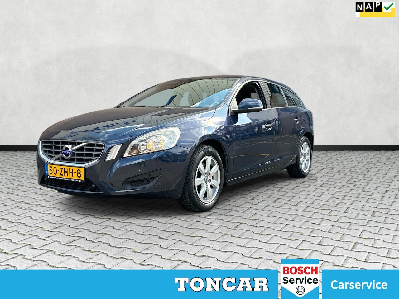 Volvo V60 - 1.6 T3 Kinetic | Automaat | Leder | Climate control | Park Assist | Lm-velgen | - AutoWereld.nl