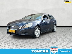 Volvo V60 - 1.6 T3 Kinetic | Automaat | Leder | Climate control | Park Assist | Lm-velgen |