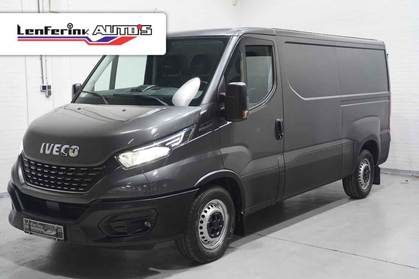 Iveco Daily - 35S16 160 pk Aut. L2H1 Laag Dak, Navi, Camera Adapt. Cruise Control, Trekhaak 3.500 kg, Ai - AutoWereld.nl