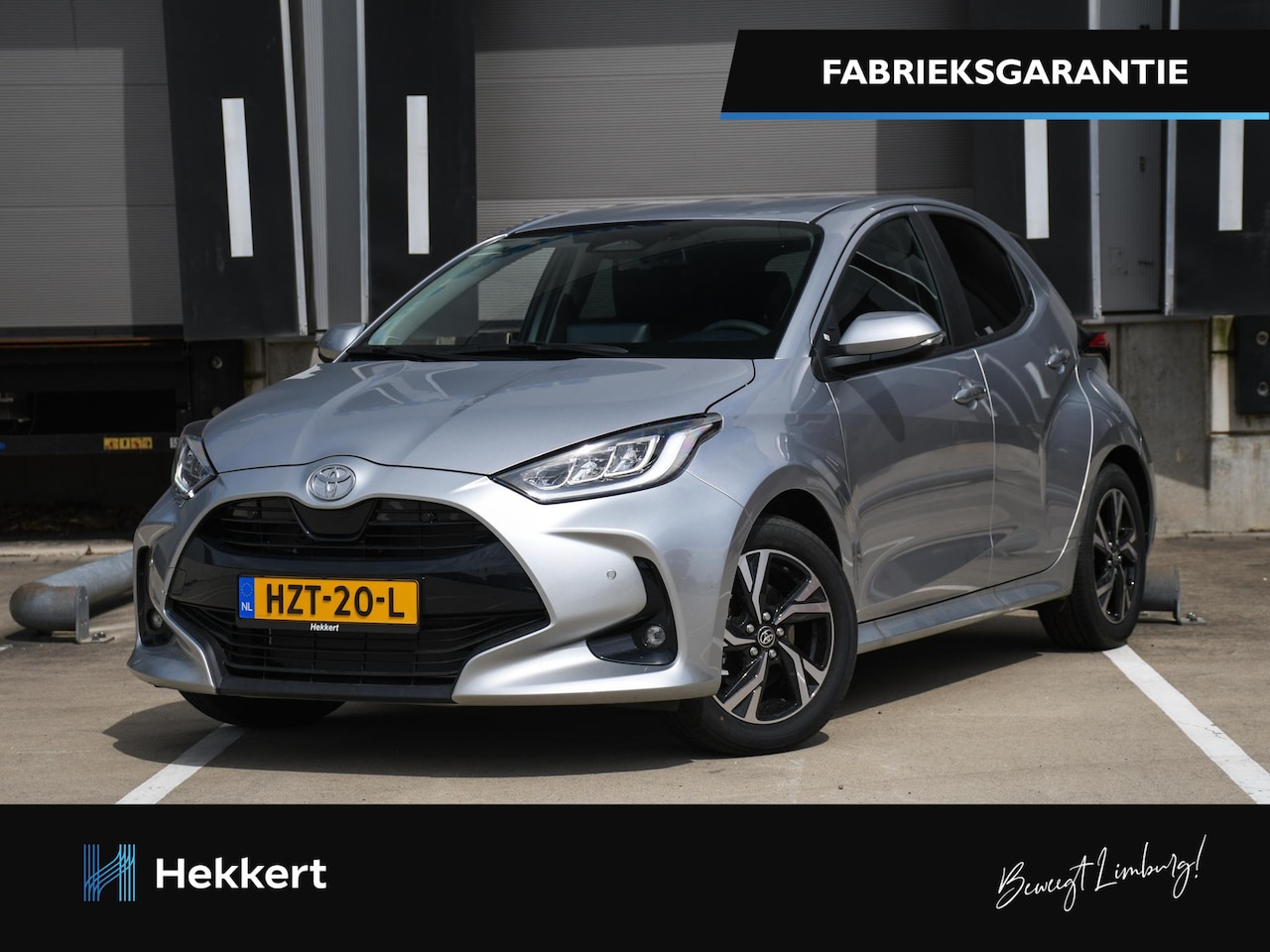 Toyota Yaris - Dynamic 1.5 Hybrid 115pk Automaat 16''LM | STOELVERW. VOOR | ADAPT. CRUISE | DAB | PDC + C - AutoWereld.nl