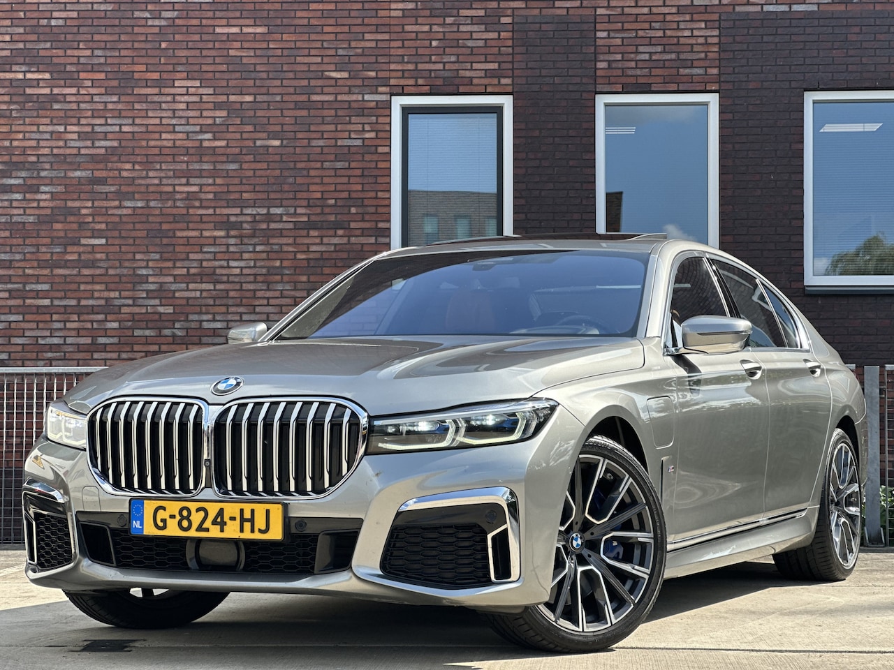 BMW 7-serie - 745e High Executive 396pk | M Sportpakket | Elektrisch glazen schuif-/kanteldak | Achteras - AutoWereld.nl