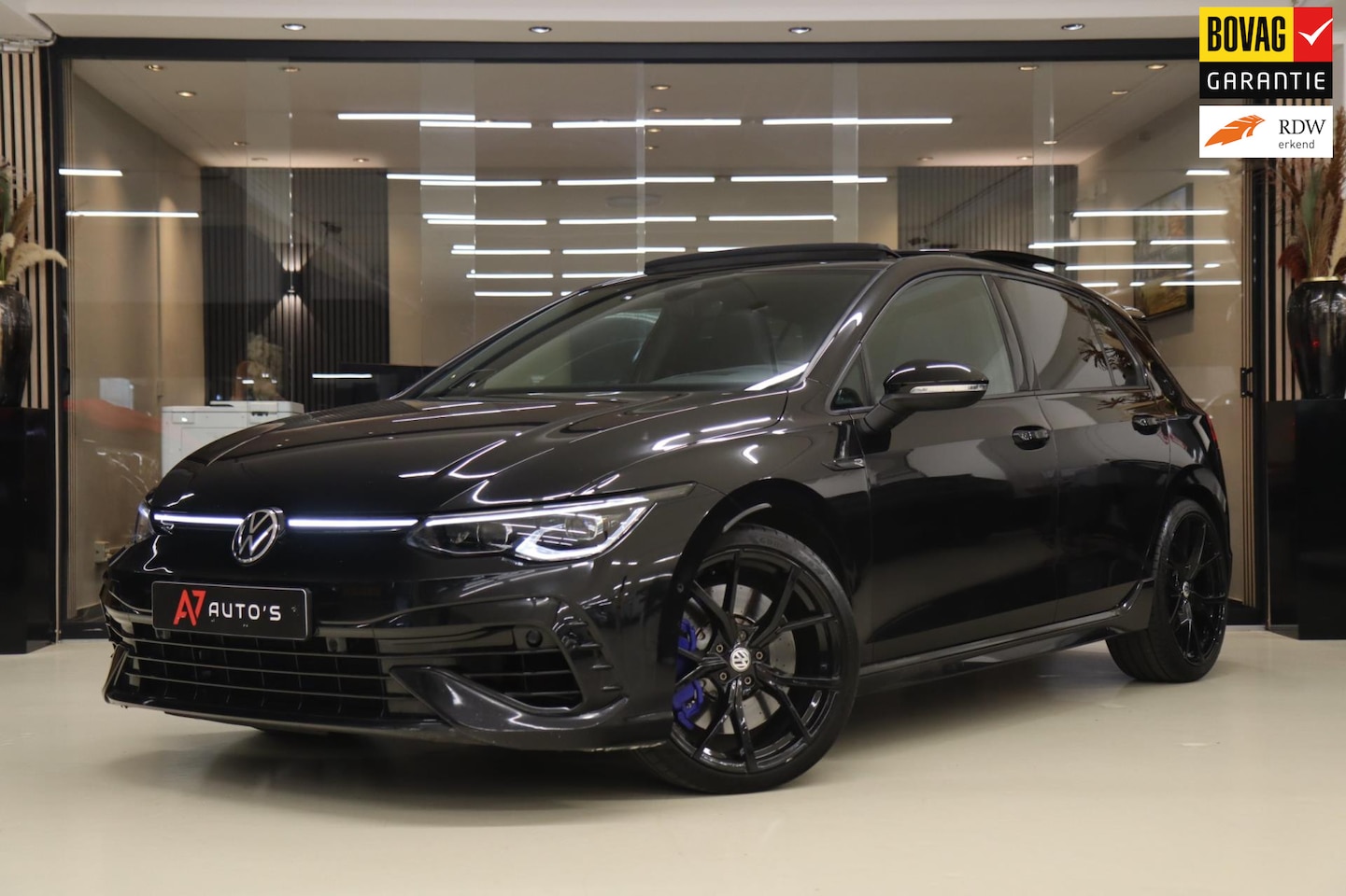 Volkswagen Golf - 2.0 TSI R 4Motion AKRAP/PANO/HEADUP/IQ/H-K/BOMVOL - AutoWereld.nl