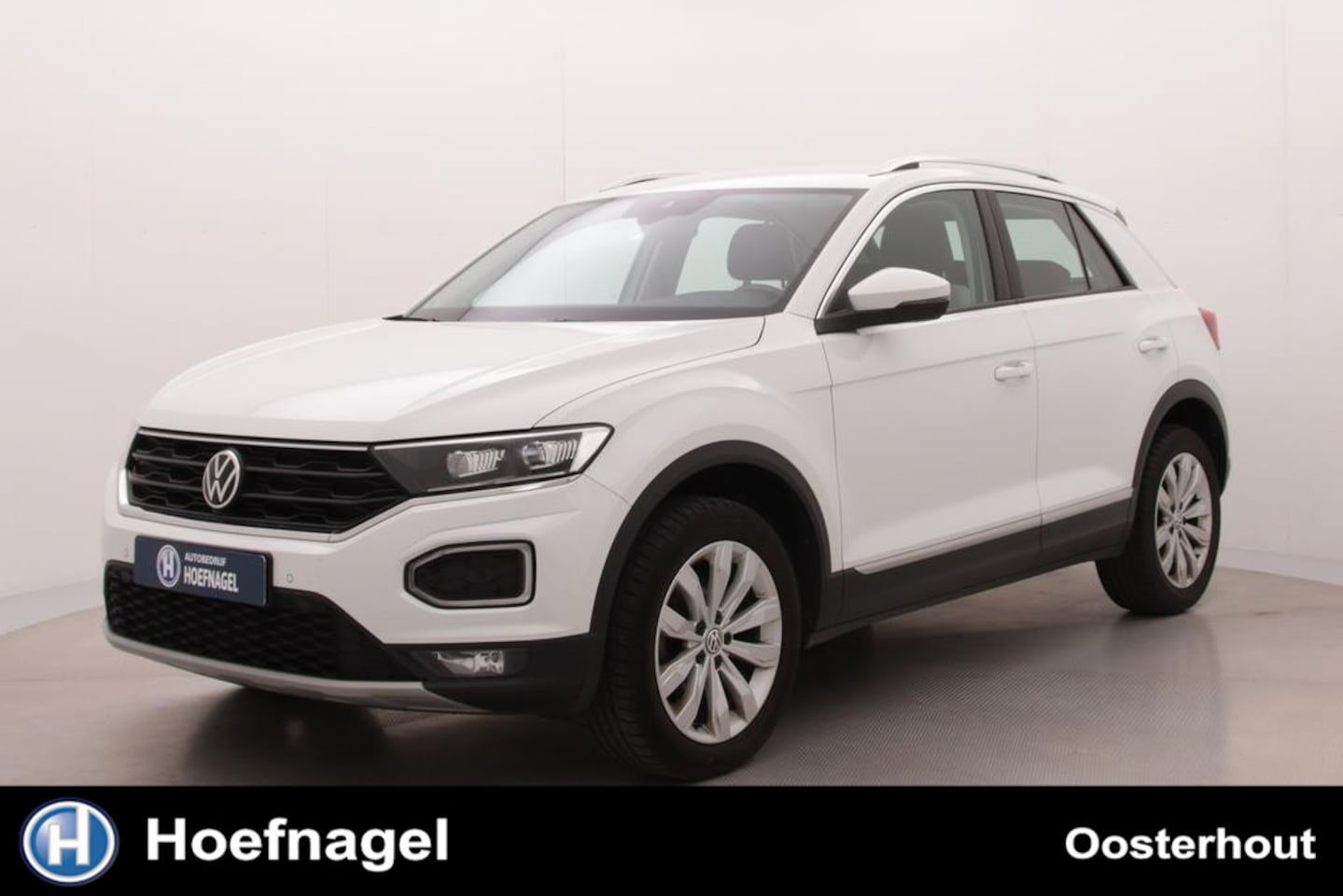 Volkswagen T-Roc - 1.5 TSI Sport Automaat | Adaptive Cruise Control | Parkeersensoren | Camera | Apple CarPla - AutoWereld.nl
