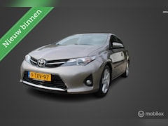 Toyota Auris - 1.6 Dynamic, Trekhaak met afneembare kogel, Cruise control, Climate control, Keyless entry