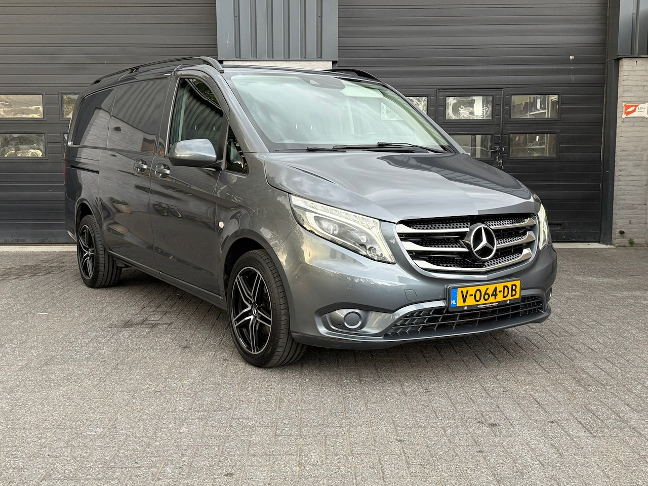 Mercedes-Benz Vito - 114 CDI Lang Business Ambition 114 CDI Lang Business Ambition, Dubbele schuifdeur, Led, Automaat - AutoWereld.nl