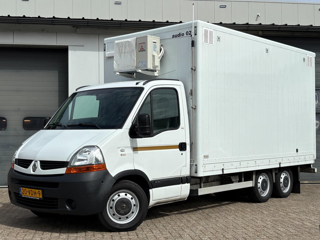 Renault Master Combi - 2.5dCi 120pk CLIXTAR BE-COMBI Airco STUDIO inrichting - AutoWereld.nl