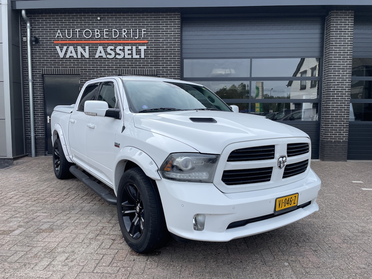 Dodge Ram 1500 - 5.7 V8 4x4 Quad Cab Sport - AutoWereld.nl