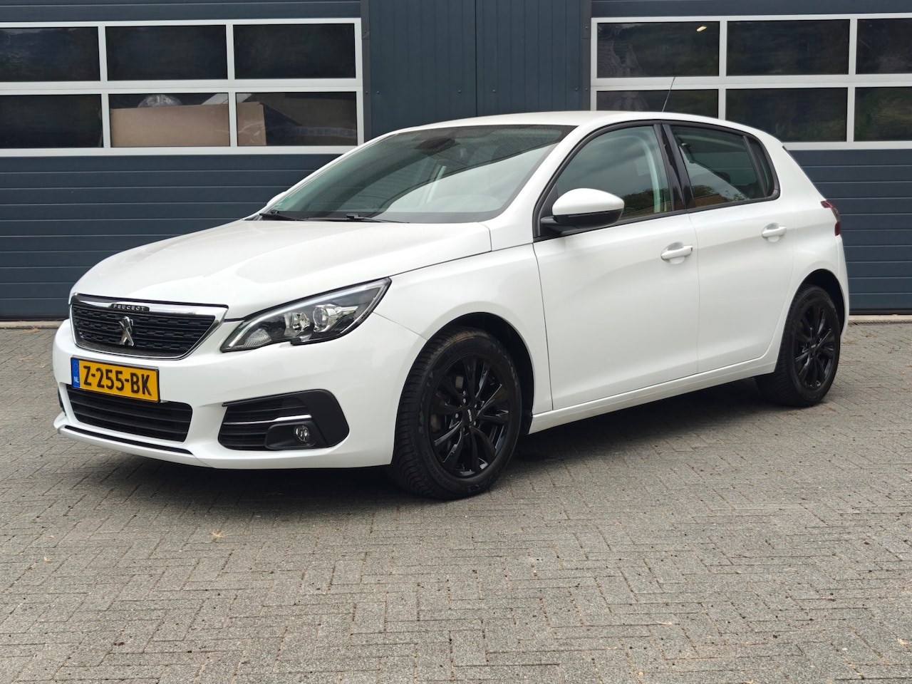 Peugeot 308 - 1.2 PureTech Allure Avantage AUTOMAAT NIEUWSTAAT - AutoWereld.nl
