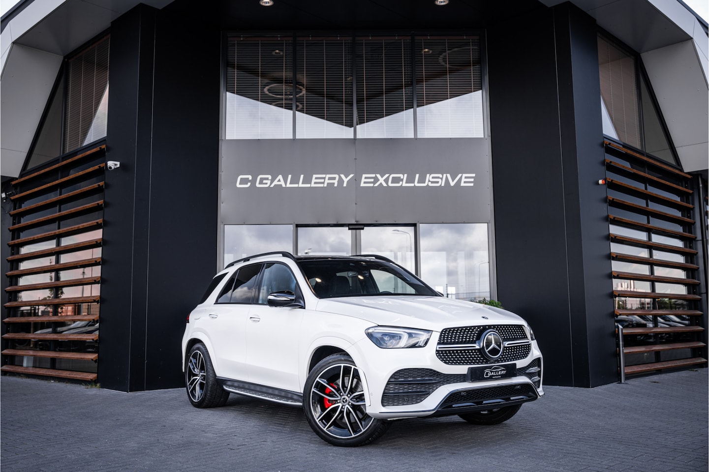 Mercedes-Benz GLE-Klasse - GLE350 e 4MATIC Premium Plus - AMG l Panorama l Luchtv. l 22'' l HUD l ACC - AutoWereld.nl