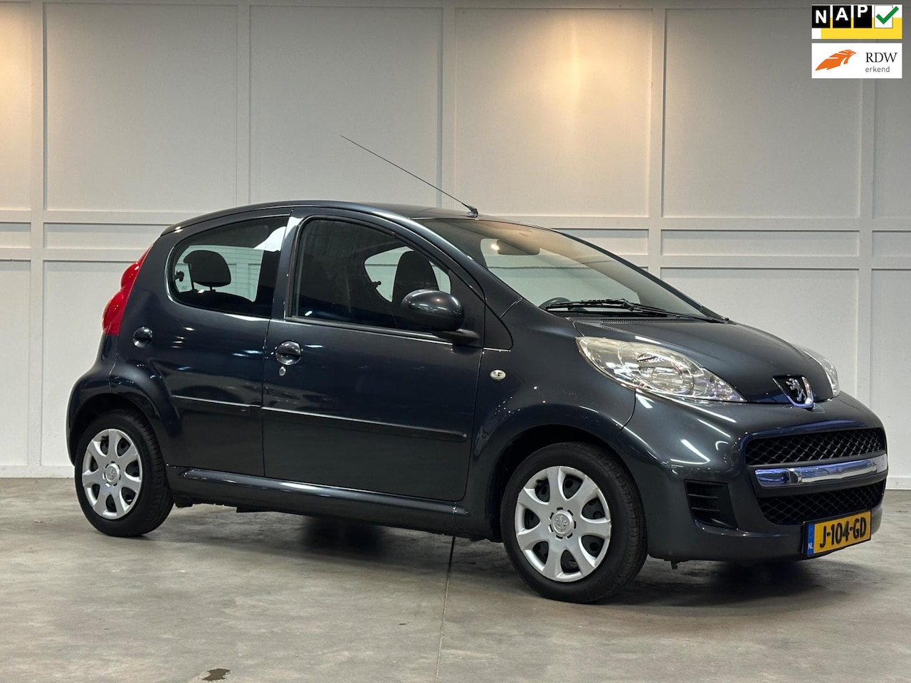 Peugeot 107 - 1.0-12V Urban Move / Airco / 2011 / - AutoWereld.nl
