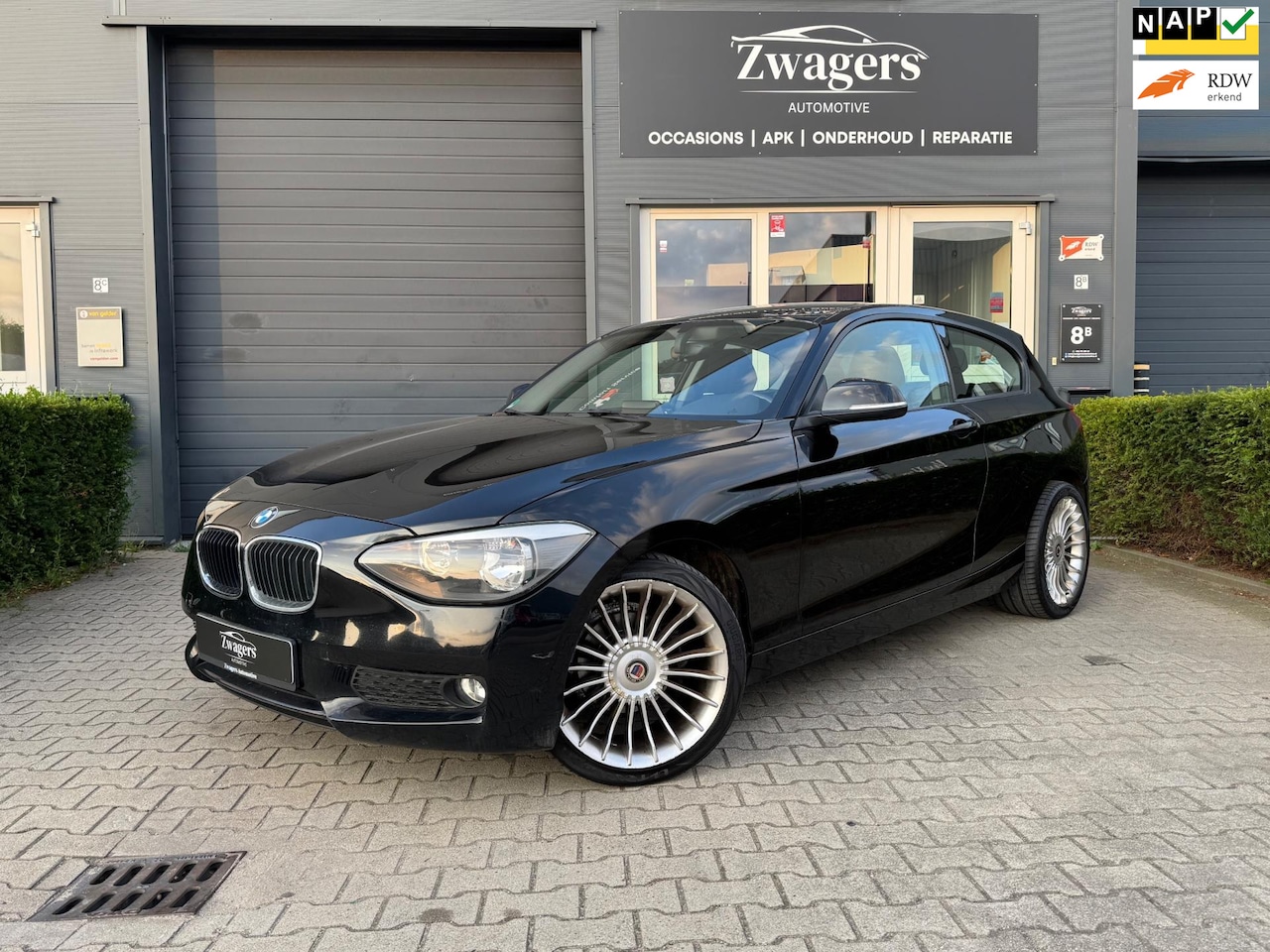 BMW 1-serie - 114i EDE Business|Airco|Scherm|Garantie - AutoWereld.nl