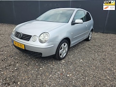 Volkswagen Polo - 1.4-16V Highline