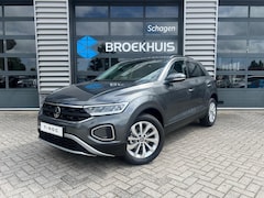 Volkswagen T-Roc - Life Edition Inclusief €2000, - inruilvoordeel | 'App-Connect' draadloze smartphone integr