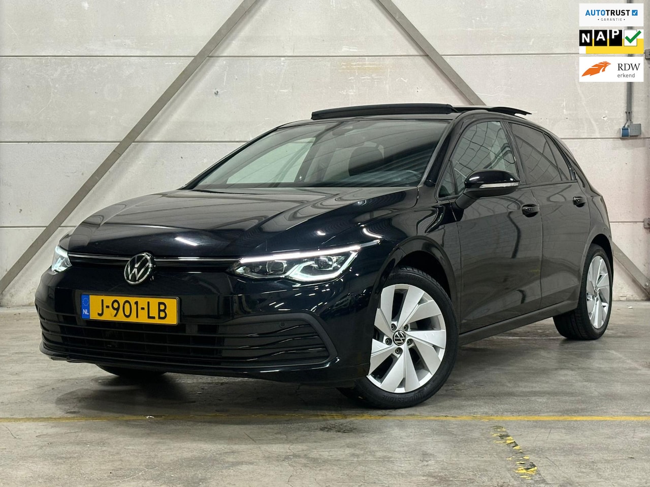 Volkswagen Golf - 1.5 TSI Life Business - Panoramadak - Massage - Memory seats - AutoWereld.nl