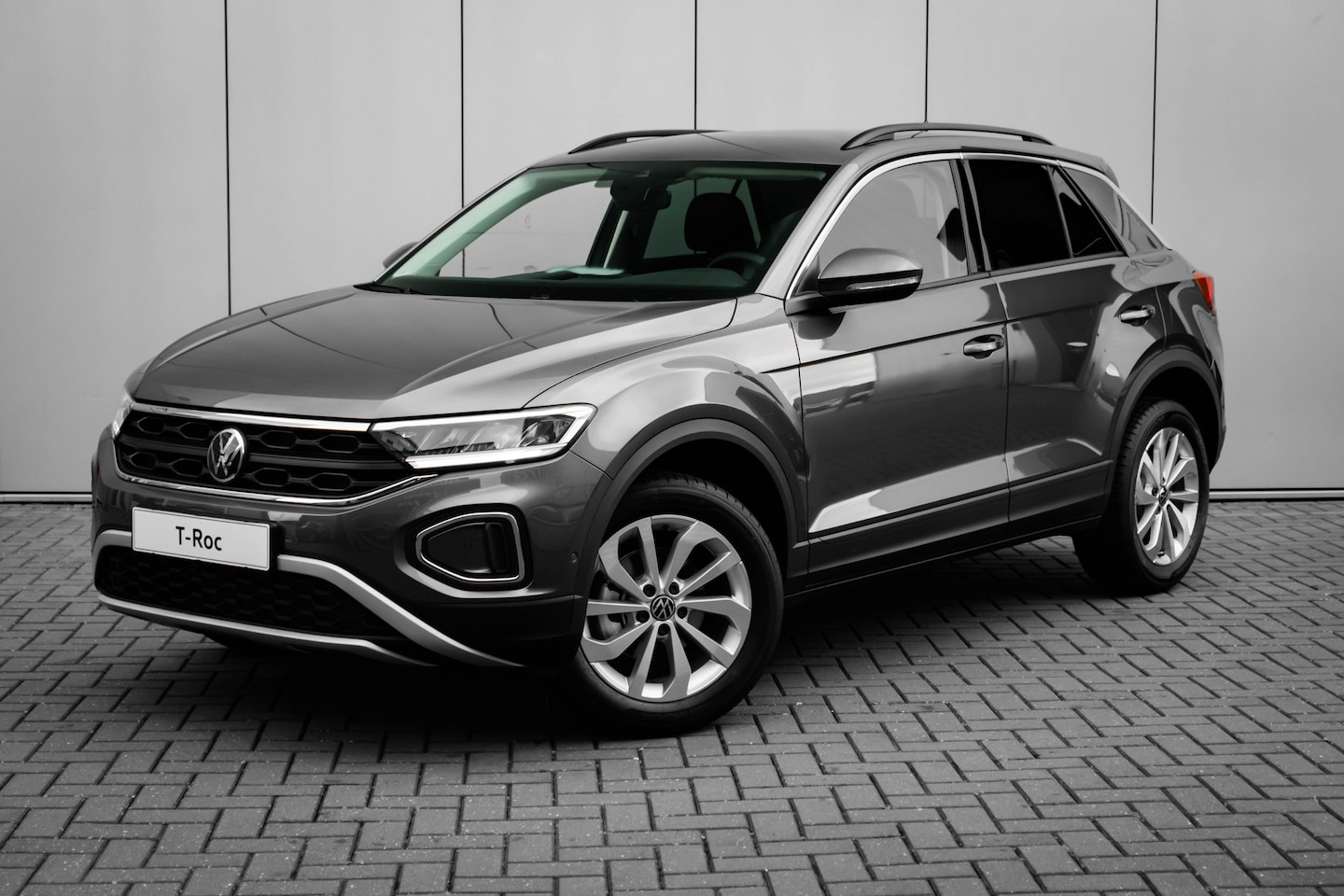 Volkswagen T-Roc - Life Edition inclusief €2000,- inruilvoordeel | 'App-Connect' draadloze smartphone integra - AutoWereld.nl
