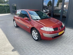 Renault Mégane - 2.0-16V Privilège Luxe