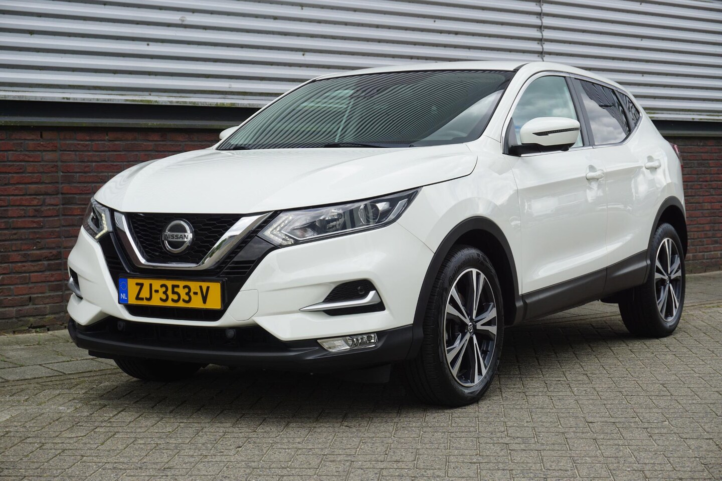 Nissan Qashqai - 1.3 DIG-T 140PK N-Connecta/360Camera/18Inch LMV/ Goed onderhouden! - AutoWereld.nl