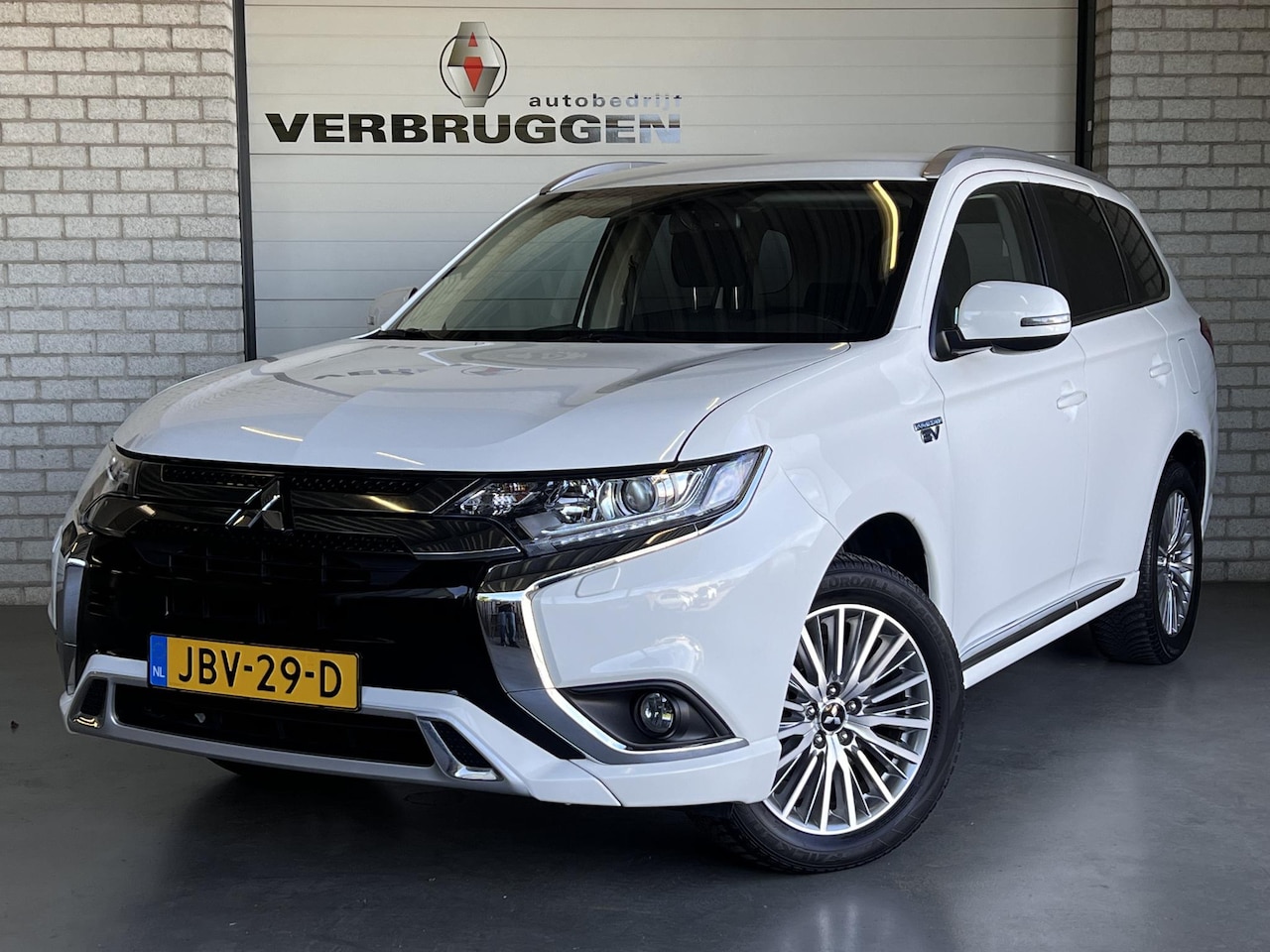 Mitsubishi Outlander - 2.4 PHEV Pure+ | 18" LMV | Camera | Stoelverw. | Carplay | ALL-Season | All-in rijklaarpri - AutoWereld.nl
