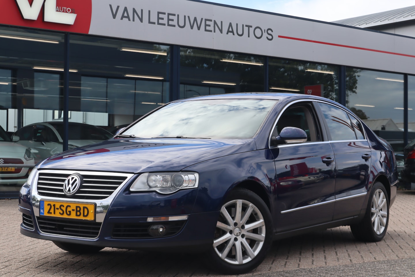 Volkswagen Passat - 3.2 V6 Highline 4M | Memory | Automaat | Schuif- kanteldak - AutoWereld.nl