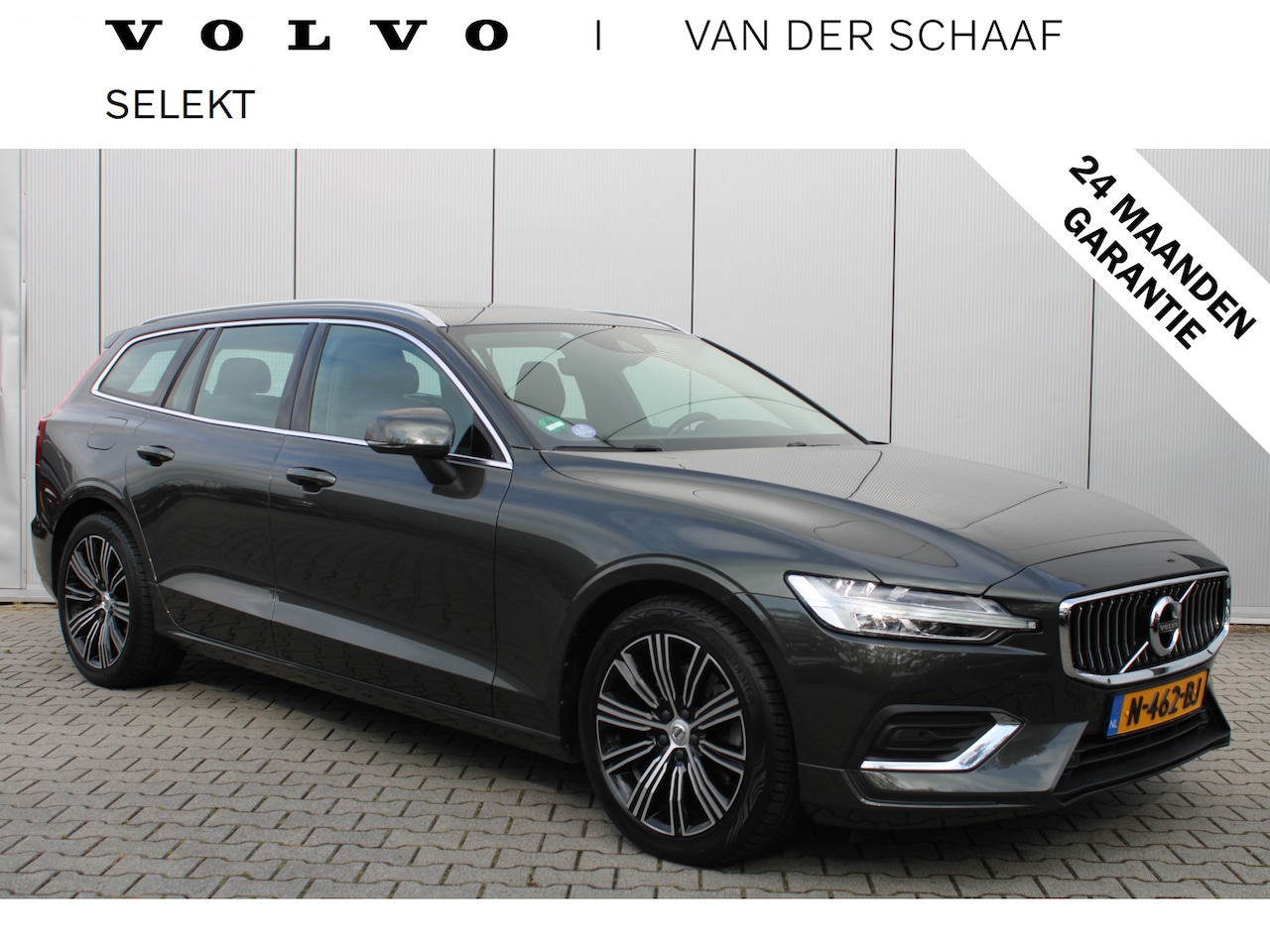 Volvo V60 - B3 Inscription | Panorama Dak | Standkachel | Harman Kardon | Dealer onderhouden - AutoWereld.nl