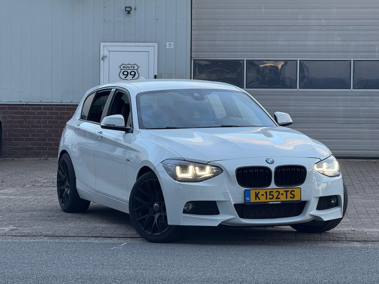BMW 1-serie - 118i Business+ Stage 2, OSRAM koplampen, M voorbumper - AutoWereld.nl