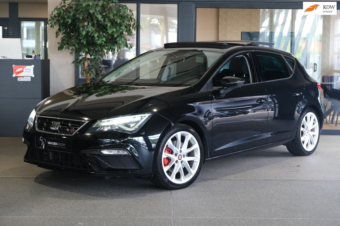 SEAT Leon - 2.0 TSI FR DSG Pano Virtual Led Leder Cam Acc Beats - AutoWereld.nl