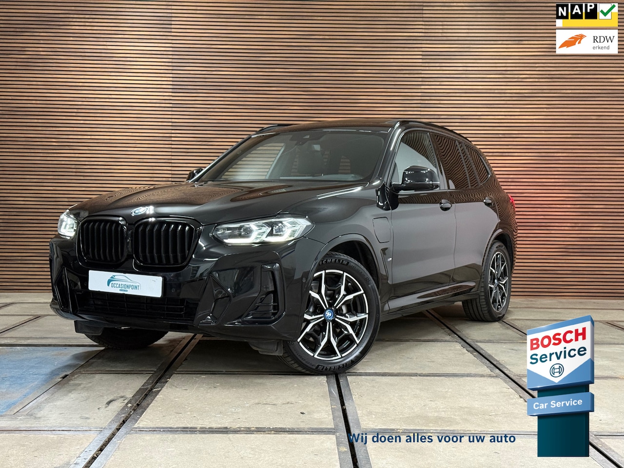 BMW X3 - XDrive30e High Executive | M-Sport Shadow Line | LED | Pano | HUD | Sportstoelen - AutoWereld.nl