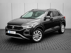 Volkswagen T-Roc - Life Edition Inclusief €2000, - inruilvoordeel | 'App-Connect' draadloze smartphone integr