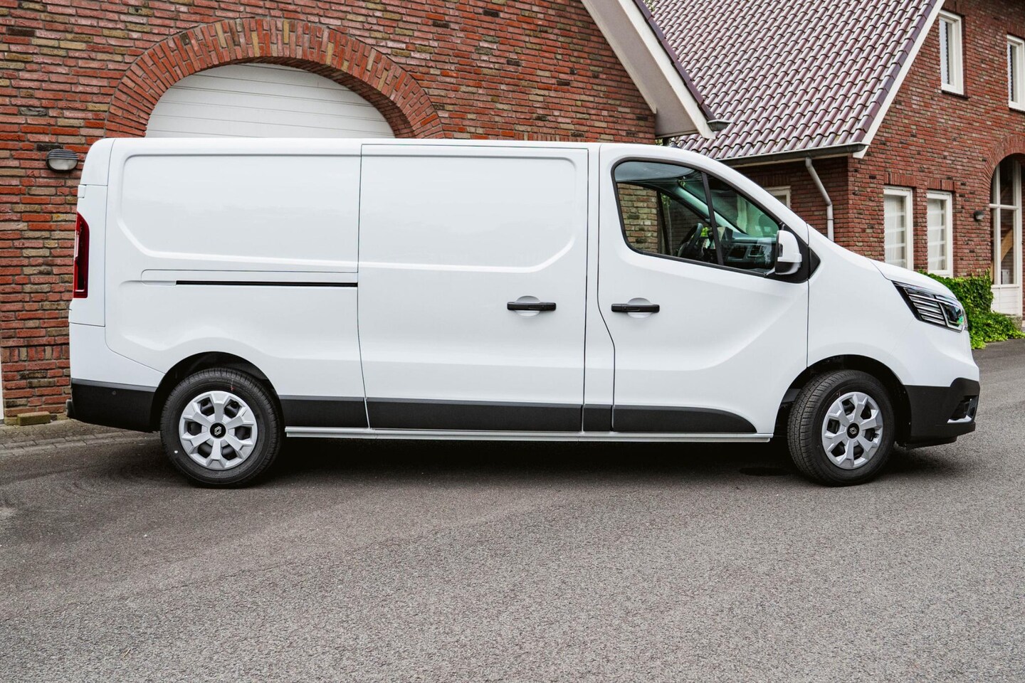 Renault Trafic - 2.0 Blue dCi 130Pk L2H1 BPM VRIJ, Camera - AutoWereld.nl