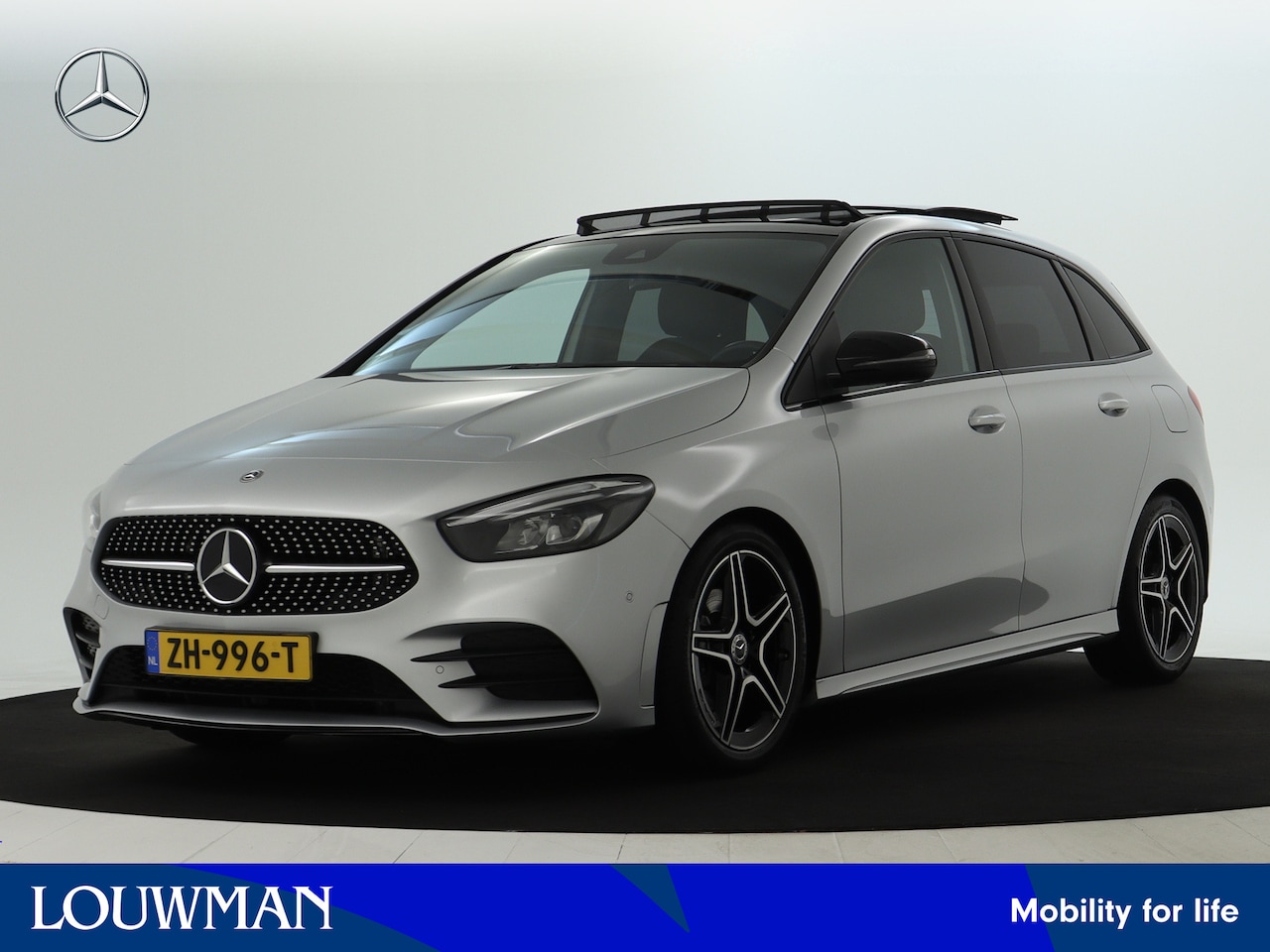 Mercedes-Benz B-klasse - 180 AMG Nightpakket | Panoramadak | Trekhaak | Parkeerpakket met Camera | Stoelverwarming - AutoWereld.nl