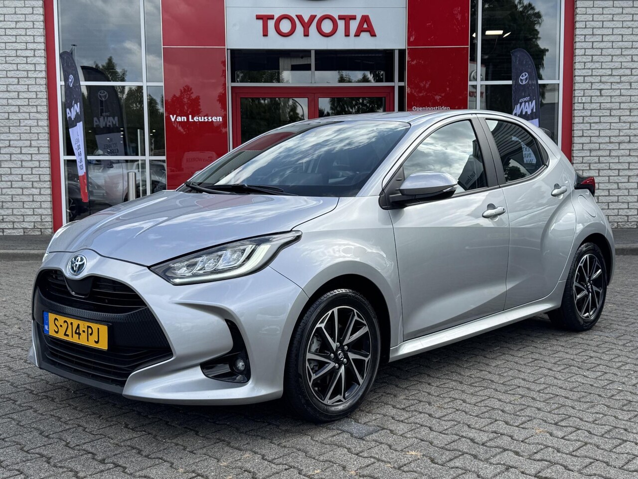 Toyota Yaris - 1.5 Hybrid Dynamic LED KEYLESS APPLE/ANDROID CLIMA CAMERA AD-CRUISE NL-AUTO - AutoWereld.nl