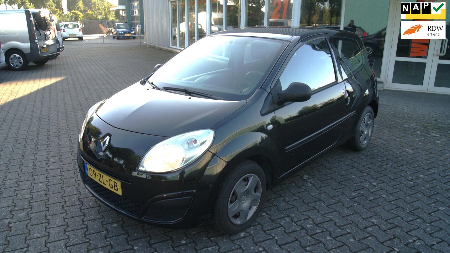 Renault Twingo - 1.2 Authentique Nwe D riem APK 2-9-26 - AutoWereld.nl