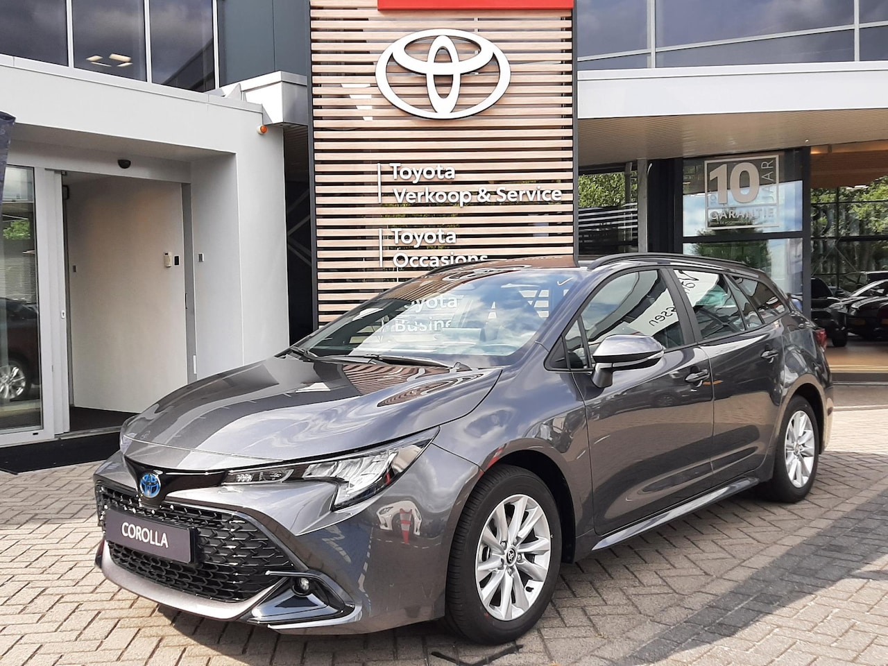 Toyota Corolla Touring Sports - Hybrid 140 NIEUW DIRECT LEVERBAAR APPLE /ANDROID NAVI LICHTMETAAL CAMERA DAB+ - AutoWereld.nl