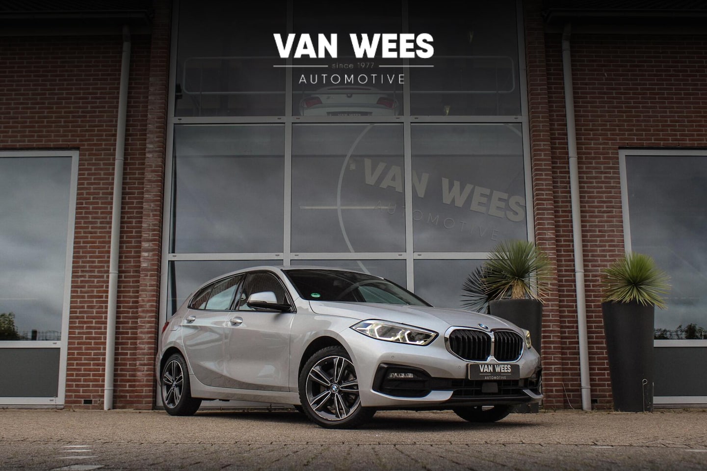 BMW 1-serie - 118i F40 Corporate Executive Sport-Line | 1e eigenaar | BTW auto | LED | Sportstoelen | Sp - AutoWereld.nl