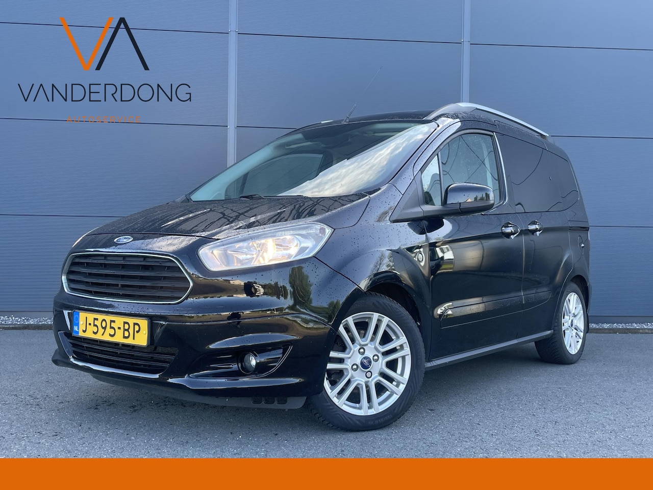 Ford Tourneo Courier - 1.0 Titanium | Trekhaak | Cruise | PDC - AutoWereld.nl