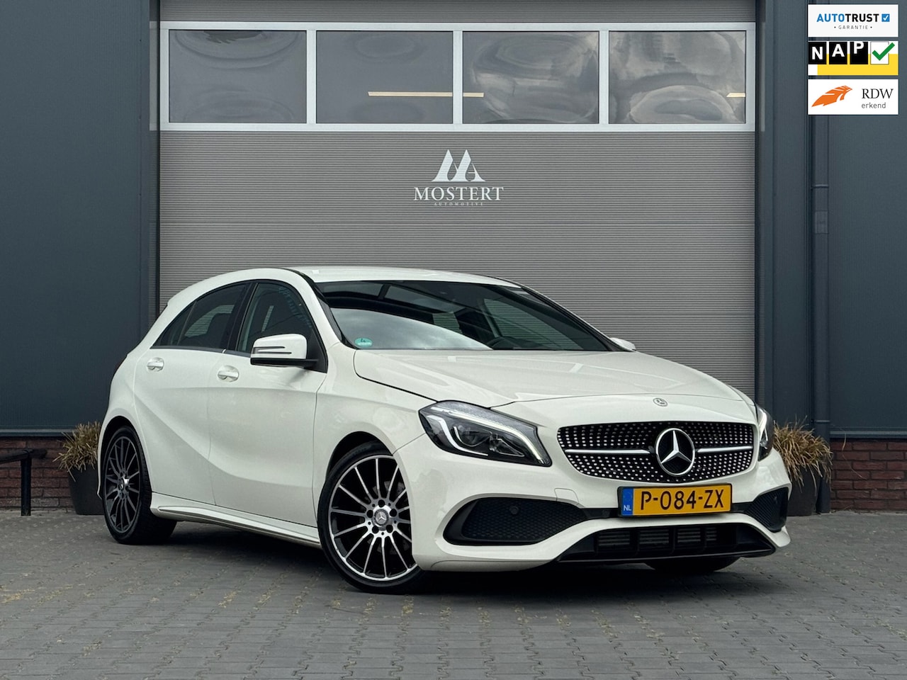 Mercedes-Benz A-klasse - 180 Ambition/122pk AMG Line|2017|Stoelverw.|Cruise|AMG Pakket|Bluetooth|18" LMV - AutoWereld.nl