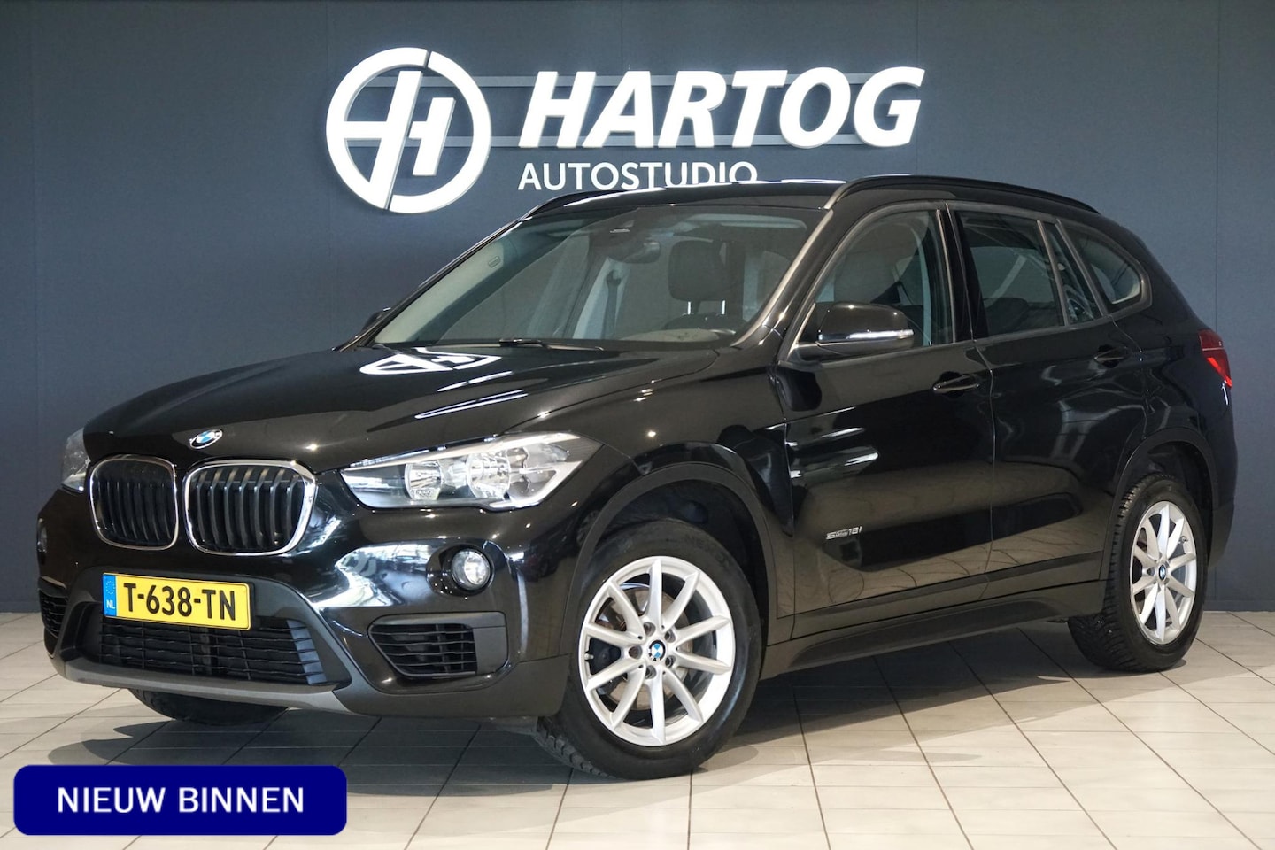 BMW X1 - sDrive18i High Executive + SENSOREN / STOELVERWARMING / NAVIGATIE - AutoWereld.nl