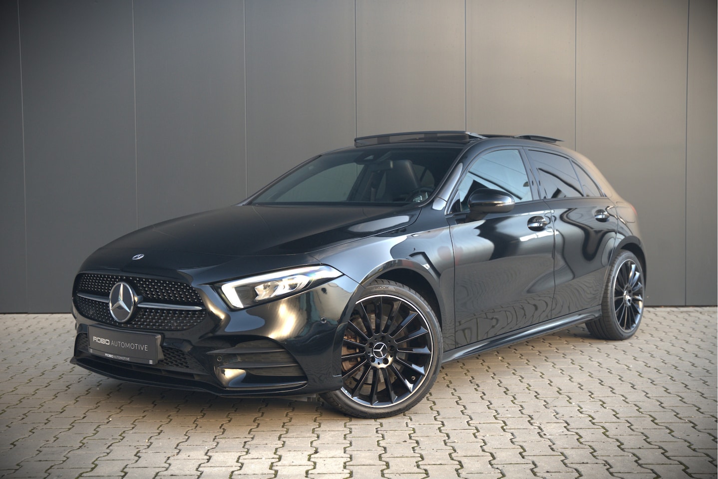 Mercedes-Benz A-klasse - 250 e AMG Line | Panoramadak | Stoelverwarming | Ambiance Verlichting | Trekhaak | Navigat - AutoWereld.nl