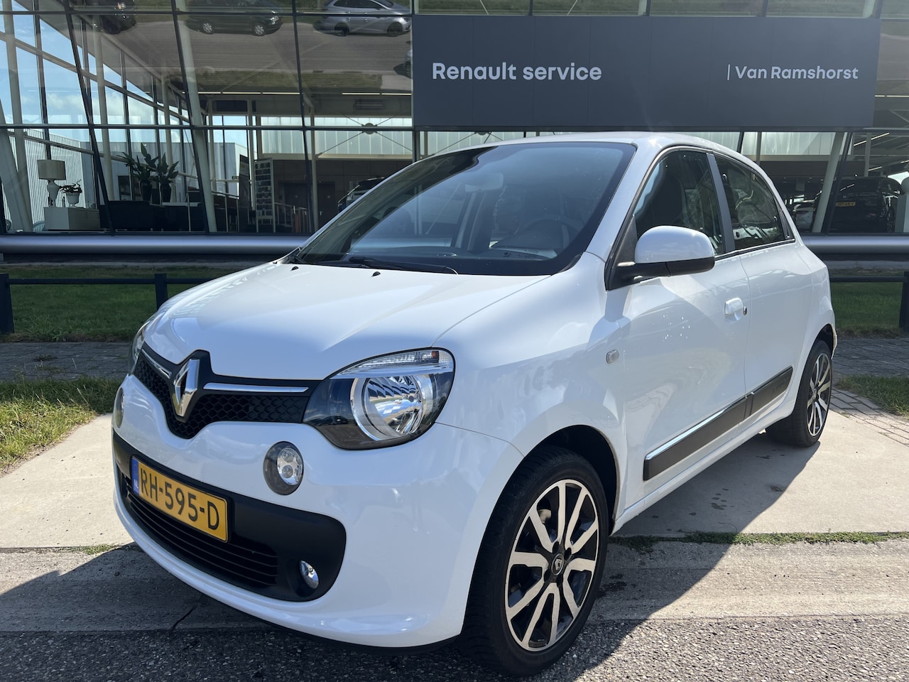 Renault Twingo - 1.0 SCe Intens / Automaat / Cruise / Camera / Climate / Regensensor / - AutoWereld.nl