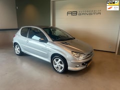 Peugeot 206 - 1.4-16V QUICKSILVER-uitv/AIRCONDITIONING/STUURBEKRACHTIGING/LM-VELGEN/ZUINIG IN VERBRUIK/N