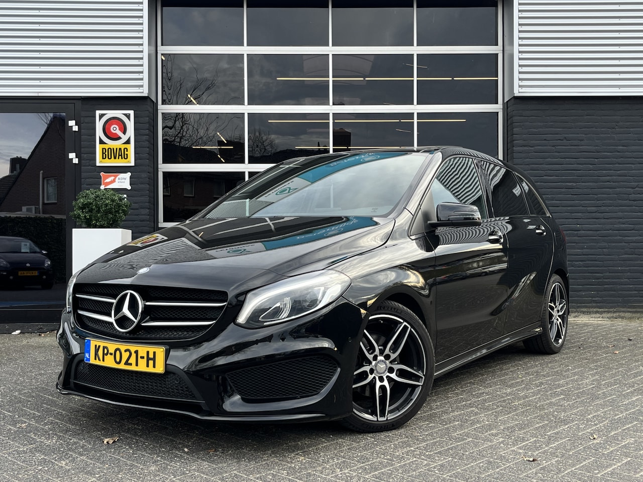 Mercedes-Benz B-klasse - 180 AMG Night Edition Plus 180 AMG Night Edition Plus, Automaat, Bluetooth, Cruise, Navi, Pdc, NAP - AutoWereld.nl