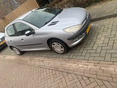 Peugeot 206 - 1.4 Gentry