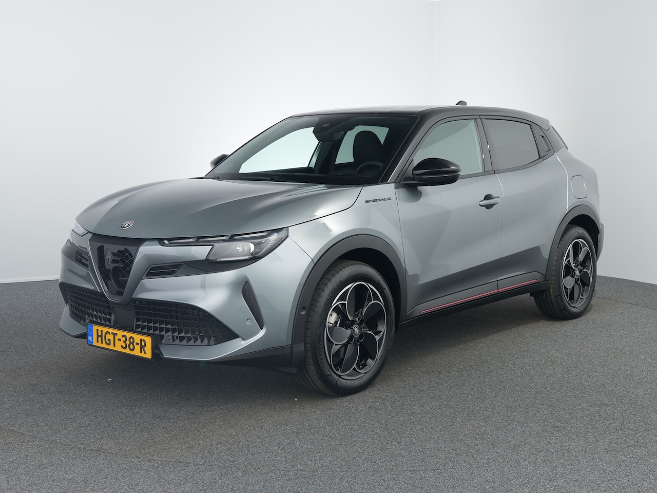 Alfa Romeo Junior - Elettrica Speciale 54 kWh | Achteruitrijcamera | Airco (automatisch) | Apple Carplay/Andro - AutoWereld.nl