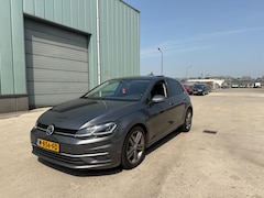 Volkswagen Golf - 1.6 TDI Highline Business R PANO AUTOMAAT
