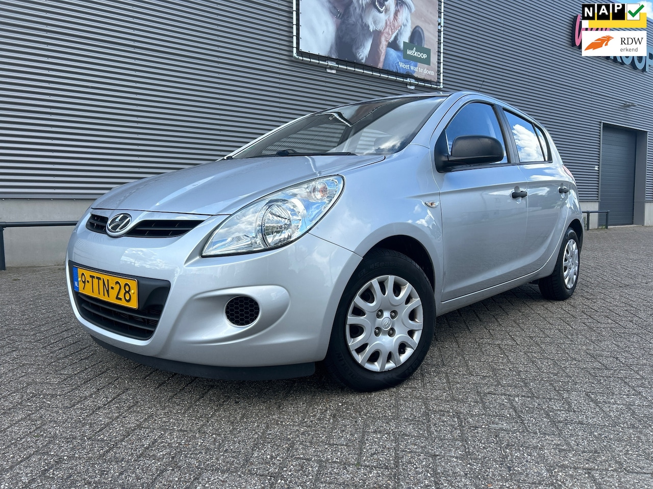 Hyundai i20 - 1.2i Business Edition NWE APK+Kl BRT -Airco-5Drs - AutoWereld.nl