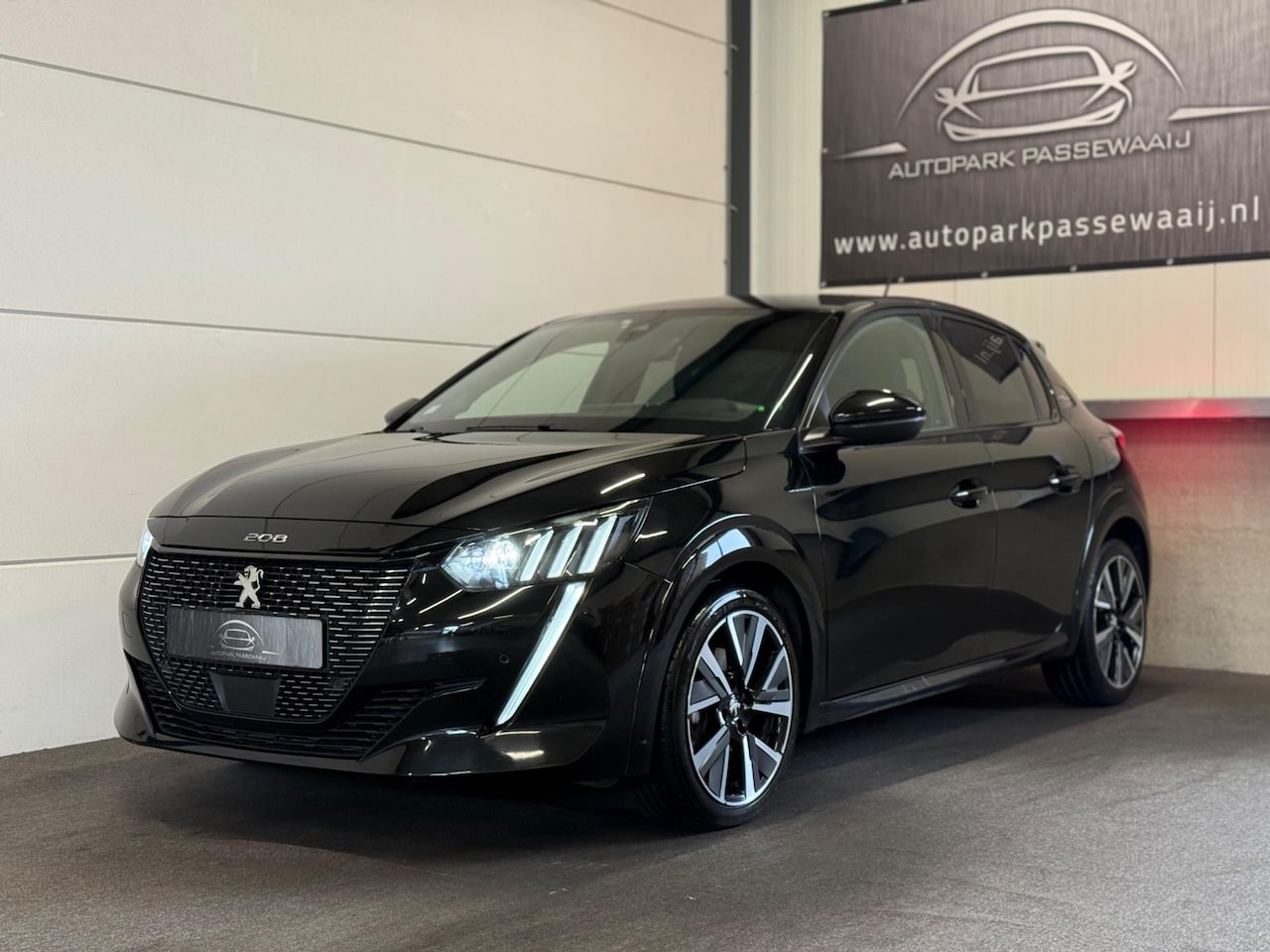 Peugeot 208 - 1.2 PureTech GT-line Cruise Control, Apple Carplay, 360° Camera, Sfeerverlichting, Lane-As - AutoWereld.nl