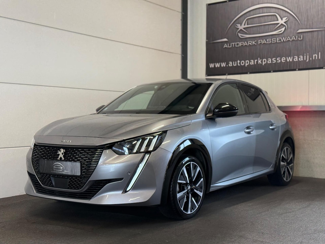 Peugeot 208 - 1.2 PureTech GT-line Cruise Control, Apple Carplay, 360° Camera, Sfeerverlichting, Lane-As - AutoWereld.nl