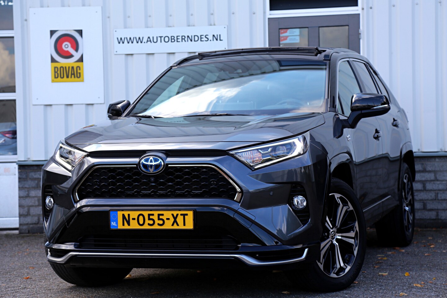 Toyota RAV4 - 2.5 Plug-in Hybrid AWD Bi-Tone Plus*NL-Auto*Fabrieksg. t/m01-2032*1ste Eig*Perfect Toyota - AutoWereld.nl